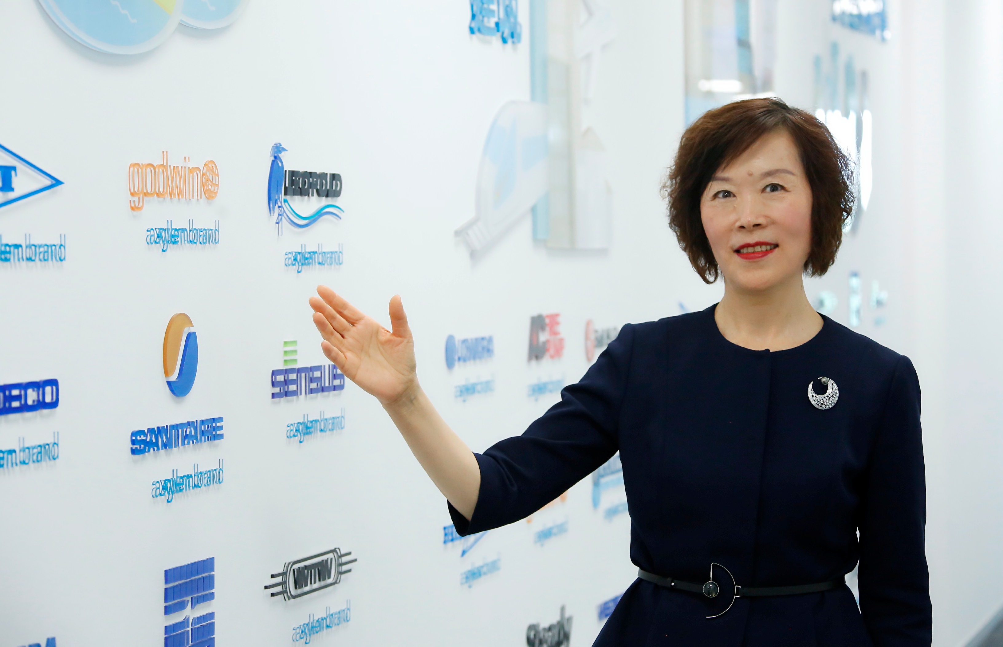 2.赛莱默中国及北亚区总裁吕淑萍向媒体嘉宾介绍赛莱默麾下各个子品牌的取水、水输送、水处理、水质检测、以及智能决策产品品牌.jpg
